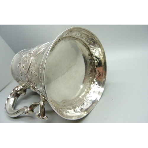 877 - A large George III silver mug, London 1782, Hester Bateman, 528g