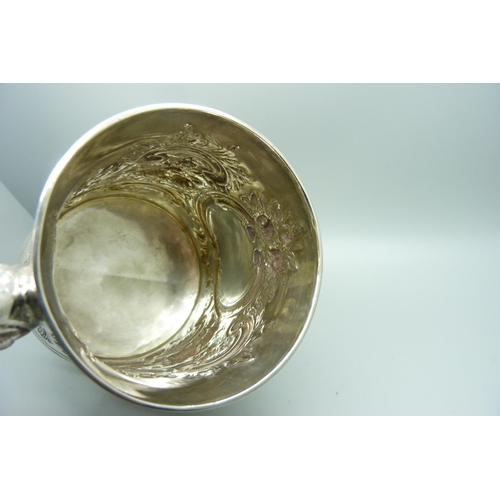 877 - A large George III silver mug, London 1782, Hester Bateman, 528g