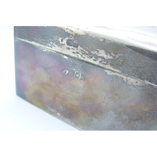 883 - A large silver cigar box, 1322g gross weight