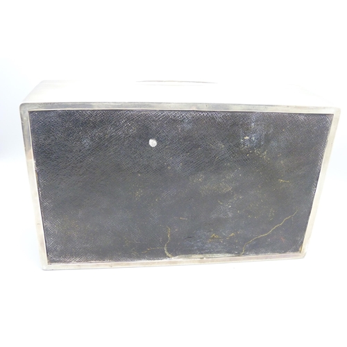 883 - A large silver cigar box, 1322g gross weight