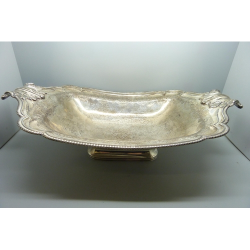 888 - A large silver basket, 41cm, London 1809, 1002g