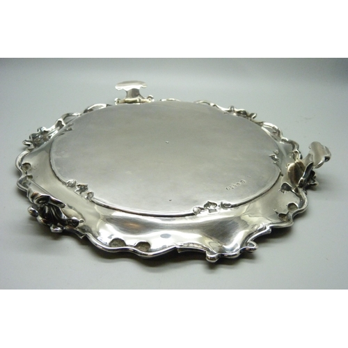 889 - A silver circular tray on three feet, 477g