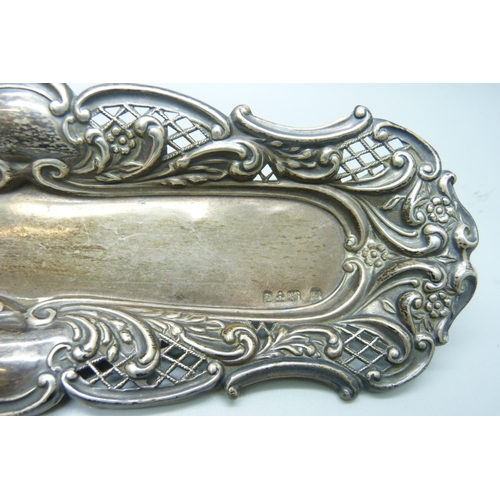 894 - A silver pierced pen tray, 62g