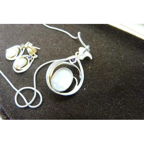 905 - A silver Art Nouveau style necklace and earrings