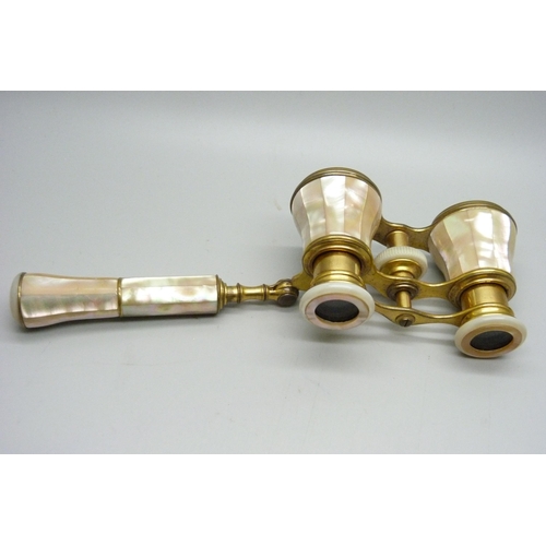 911 - A pair of mother of pearl opera glasses with handle