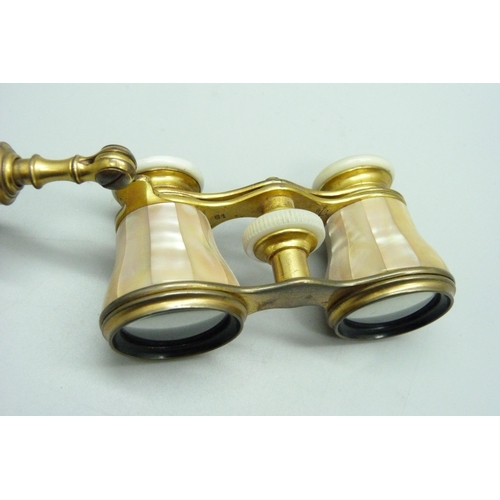 911 - A pair of mother of pearl opera glasses with handle