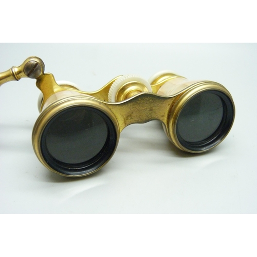 911 - A pair of mother of pearl opera glasses with handle