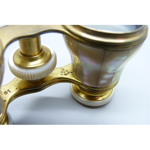 911 - A pair of mother of pearl opera glasses with handle