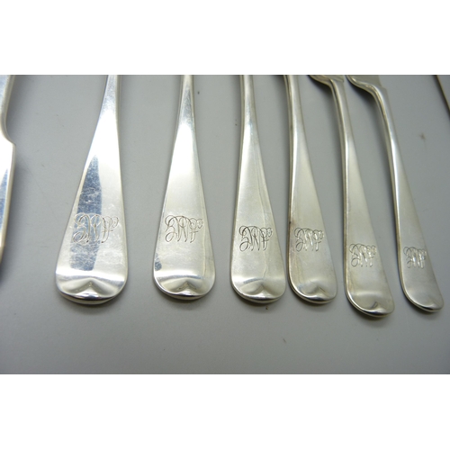 918 - A silver serving spoon, six silver tablespoons and six silver forks, 693g