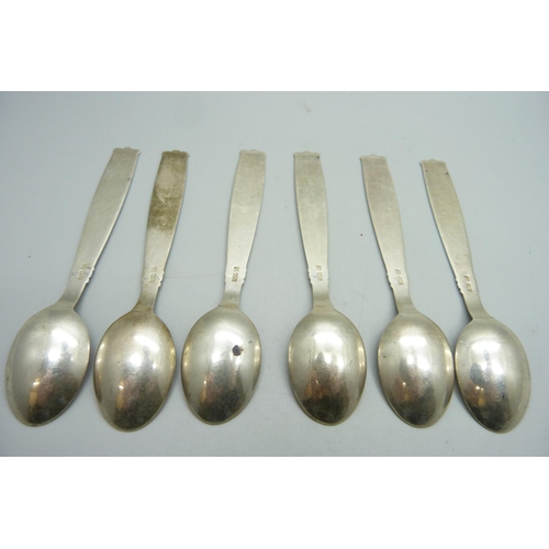 919 - Six Art Nouveau style silver spoons, 89g