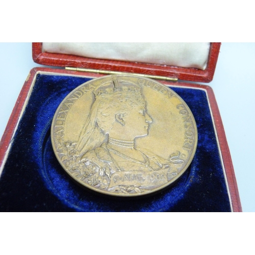 927 - A cased commemorative medal, Queen Consort 1902 and a Queen Victoria bronze Golden Jubilee coin