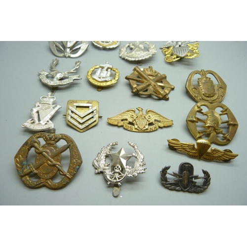 937 - Military cap badges including reproduction