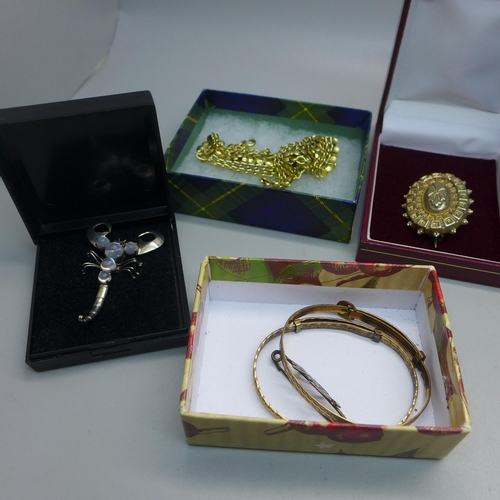 951 - Vintage jewellery including silver gilt bracelet and a moonstone scorpion brooch