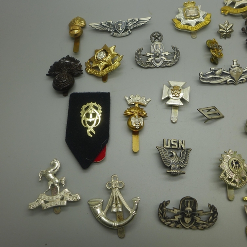 953 - Military cap badges including reproduction