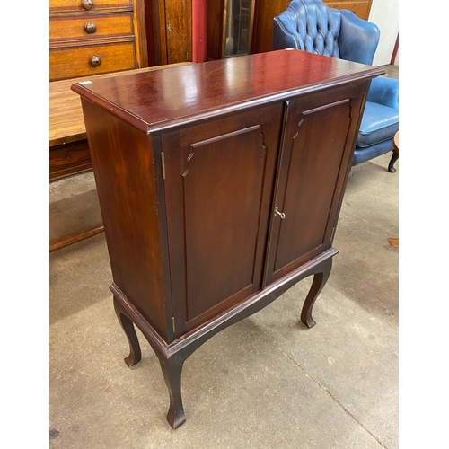 80A - A Regency style mahogany collectors cabinet, with 48 baize lined drawers, 96cms h, 70cms w, 34cms d