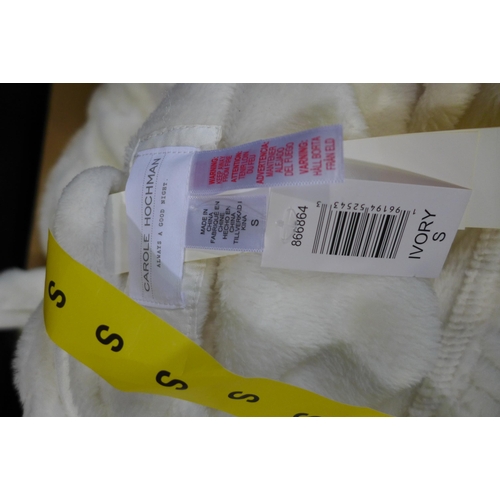 3017 - Large cream fluffy blanket and a robe size small * this lot is subject to VAT