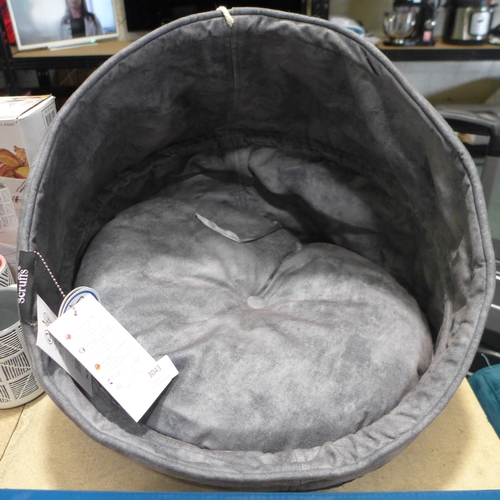 3043 - Scruffs Kensington Cat Bed (44cm) (284-102) * This lot is subject to VAT