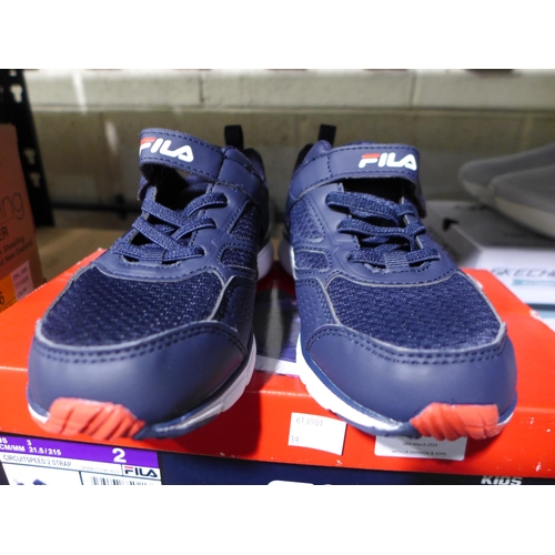 Navy on sale fila trainers