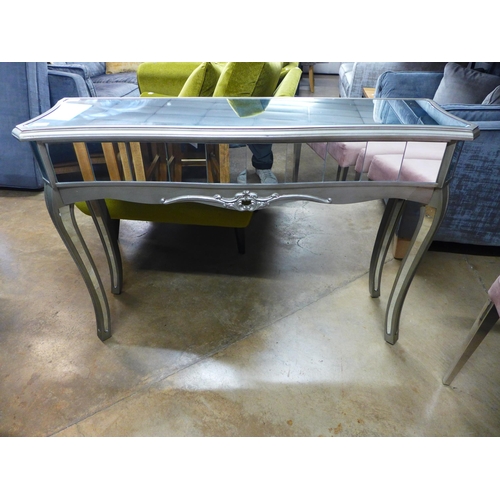 1438 - A mirrored console table, crack to frame