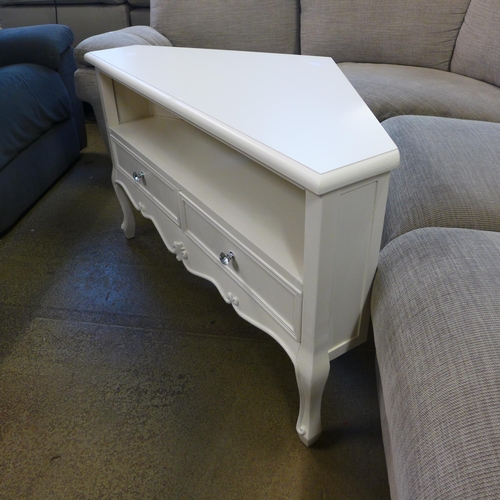 1687 - A white corner media unit