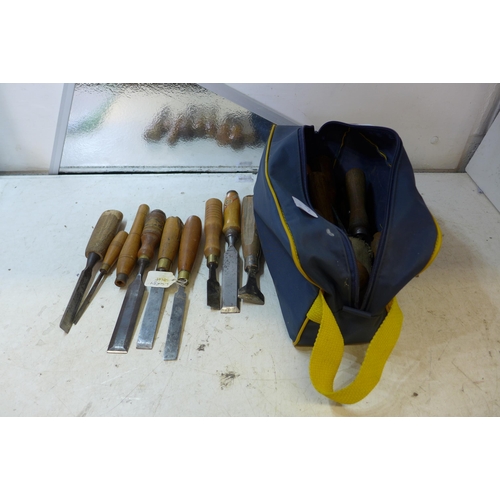 2033 - Approx 30 mixed joinery chisels - some Sorby