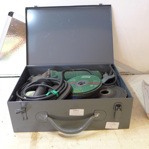 2041 - Bosch 240V angle grinder and discs in box