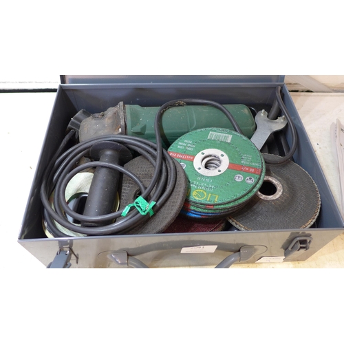 2041 - Bosch 240V angle grinder and discs in box