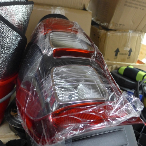 2201 - Qty. of car/motorbike accessories:- seat, lights, petrol tank, etc.