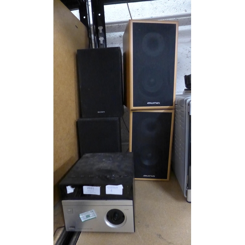 2331 - Sony midi system with speaker and 2 Auna speakers