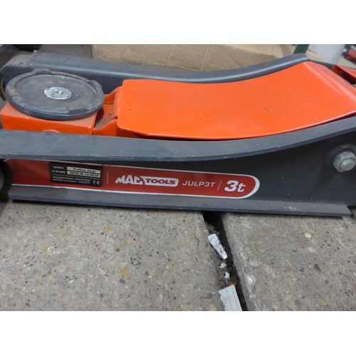 2395 - Mac Tools garage trolley jack (3 tonne)