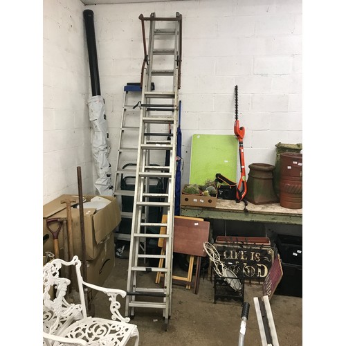 2438 - Double 8-rung aluminium ladder and crawler