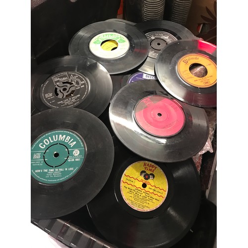 2051 - Approx 50 45RPM single records in vinyl storage case