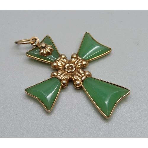 982 - A 14k gold mounted jade cross pendant, 6.74g