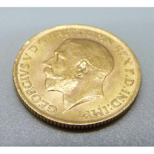 1001 - A 1915 gold full sovereign