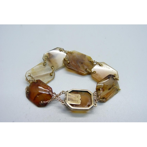 1003 - A yellow metal and agate bracelet, 18cm