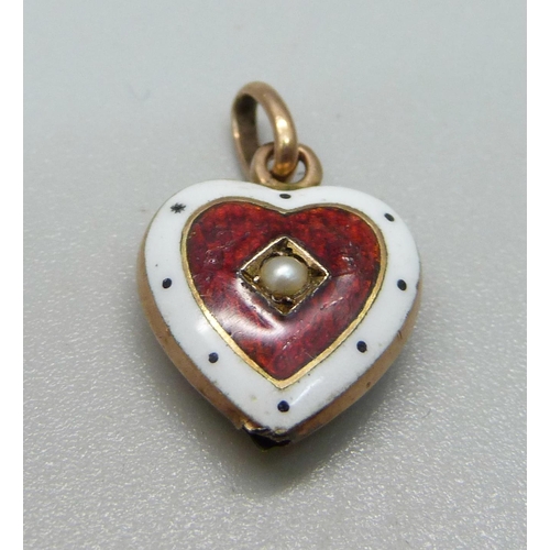 1009 - A small enamel heart shaped charm, a/f