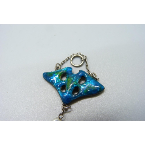 1012 - An enamelled Art Nouveau pendant