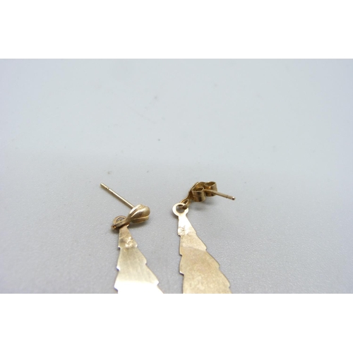 1021 - A pair of yellow metal drop earrings, 0.9g, one stem bent