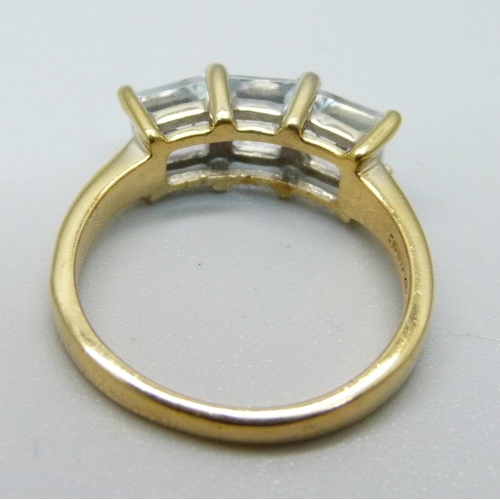 1030 - A silver gilt and three stone ring, N