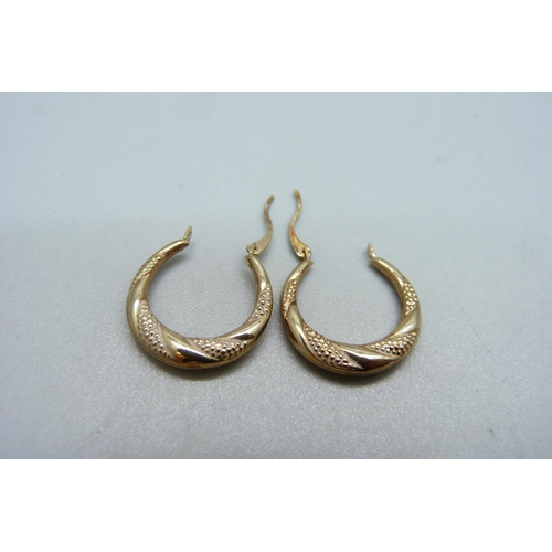 1056 - A pair of gold hoop earrings, 0.8g