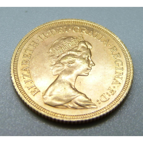 1061 - A 1976 gold full sovereign