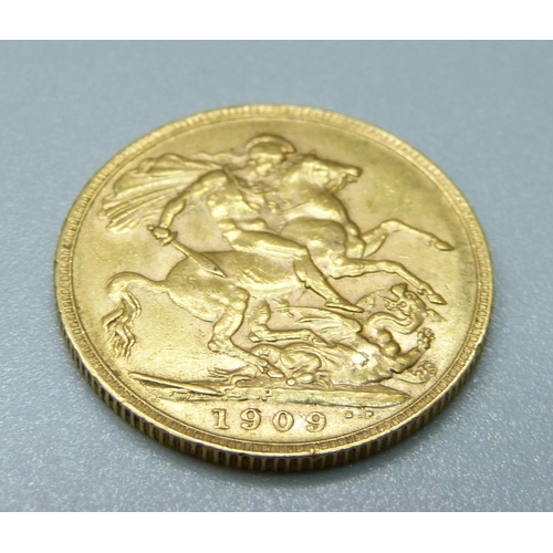 1067 - A 1909 gold full sovereign