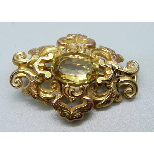 1083 - A Victorian gilt metal brooch set with a citrine