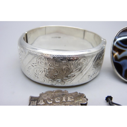 1090 - A large hallmarked silver and agate ring, a hallmarked silver bangle, a/f, dented, (bangle 37g), a V... 