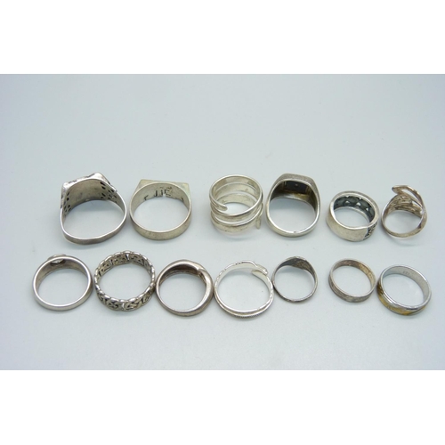 1134 - Thirteen silver rings, 64g