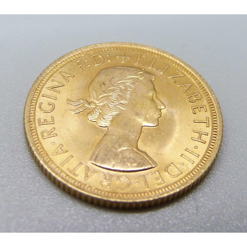 1139 - A 1962 gold full sovereign