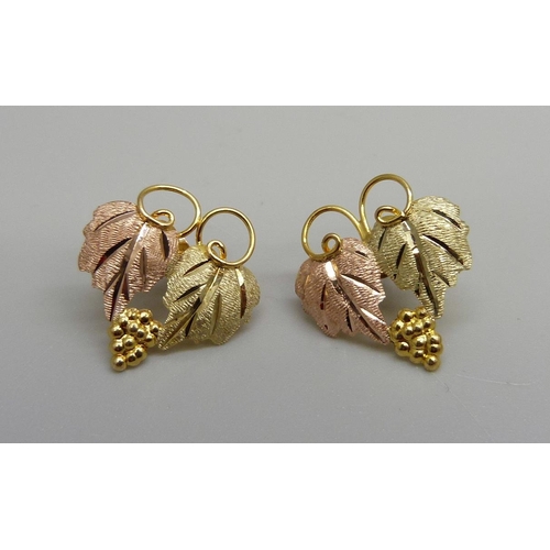 1155 - A pair of 9ct gold earrings, grapevine design, 2.3g