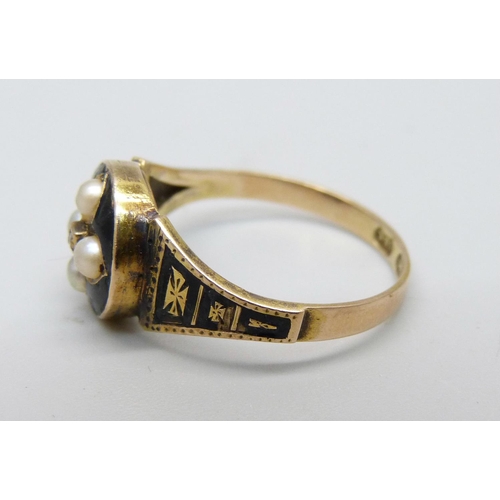 1156 - A 15ct gold, seed pearl, diamond and enamel mourning ring, 2.7g, O