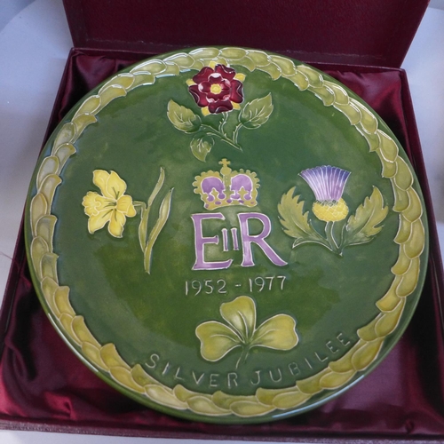 615 - A Moorcroft for Liberty limited edition Silver Jubilee 1977 plate, 5 of 125, boxed with original rec... 