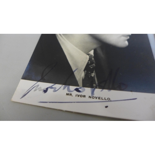 637 - A signed autographed photo of Ivor Novello